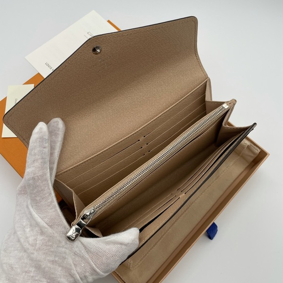 Louis Vuitton - Picture 6 of 13